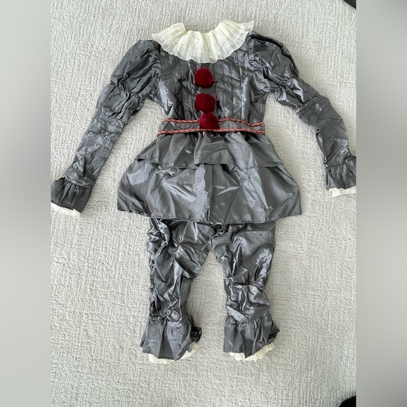 Pennywise Halloween Costume IT - Picture 2 of 4